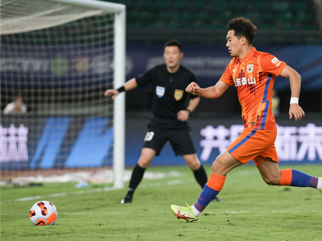 【中超】王大雷红牌离场于金永神勇救主 泰山战平河南0-0